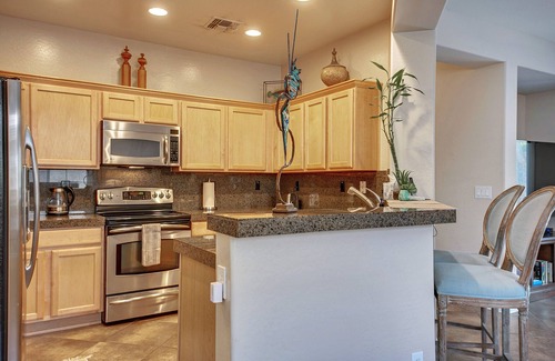 Anthem House | Cozy Retreat Between Phoenix and Anthem with Lake View Pool