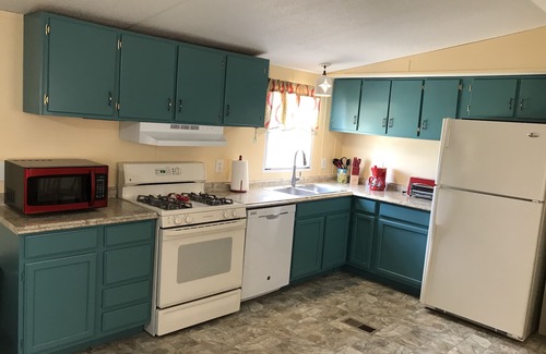 Farmington House | Inviting Home on the Mesa with Breakfast & Family Amenities