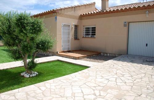 Les Tres Cales House | Relaxing Retreat in Les Tres Cales with Private Pool