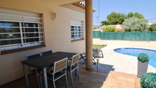 Les Tres Cales House | Relaxing Retreat in Les Tres Cales with Private Pool