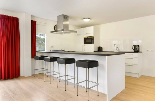 Midlaren House | Relaxing Retreat in a Wooded Holiday Park with Amenities