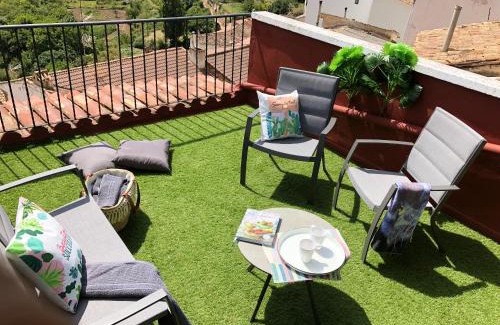 Viguera House | Family-Friendly 3-Bedroom Home with Terrace in Viguera