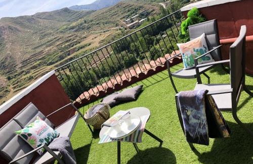 Viguera House | Family-Friendly 3-Bedroom Home with Terrace in Viguera