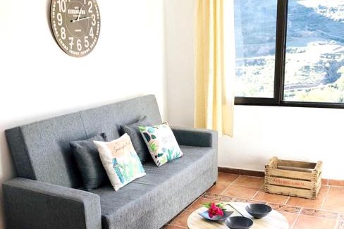 Viguera House | Family-Friendly 3-Bedroom Home with Terrace in Viguera