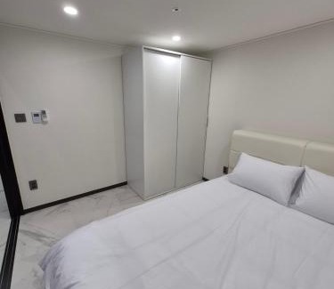 Eulji-ro Apartment | Comfortable house, new building, Dongdaemun History & Culture Park Station