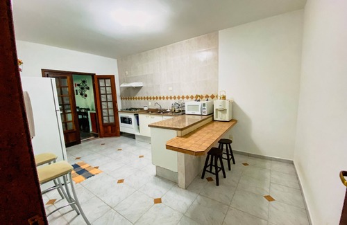 Carapicuiba House | Cozy House with Barbecue, Spa & Pet-Friendly Amenities