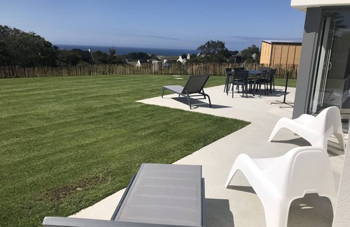 Plouarzel House | Inviting House with Oceanfront Views for 6 Guests