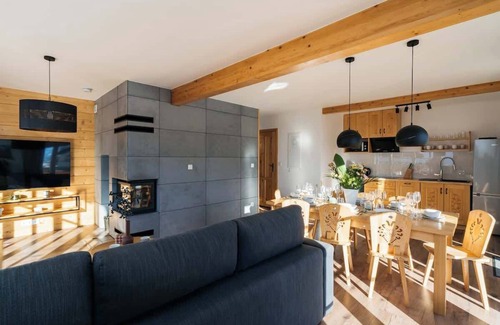 Poronin House | Inviting Mountain View Retreat with Family-Friendly Amenities
