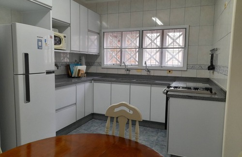 Balneario Florida House | Relaxing Retreat with Pool 100m from the Beach in Peruibe
