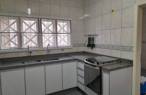 Balneario Florida House | Relaxing Retreat with Pool 100m from the Beach in Peruibe