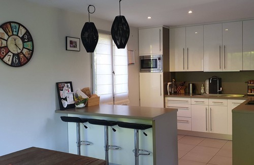 Bouliac House | Scenic Retreat: House with Garden Views and Kitchen Access