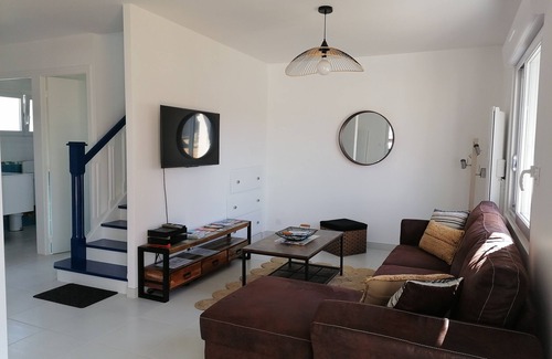 Baden House | Family-Friendly Retreat with Relaxing Jacuzzi Experience