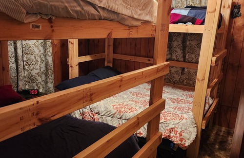 Roslyn House | Ideal Retreat for Groups: Perfect Base for Outdoor Adventures