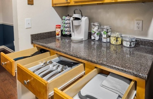 Meadowbrook Condo | Serene 2 BR Retreat in Convenient Community - Rated 10/10