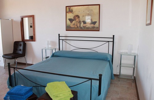 Casa Papa House | Cozy Farmhouse Retreat with Pool and Family Amenities