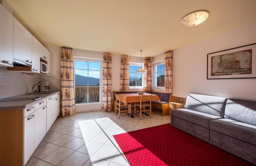 Terento Apartment | Scenic Apartment “Treyer 3 Typ B” with Mountain Views