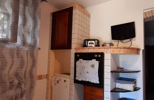 Lake Bracciano Apartment | Cozy Independent Apartment with Garden & Private Parking
