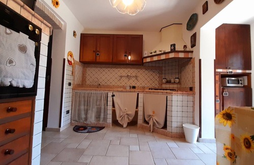 Lake Bracciano Apartment | Cozy Independent Apartment with Garden & Private Parking