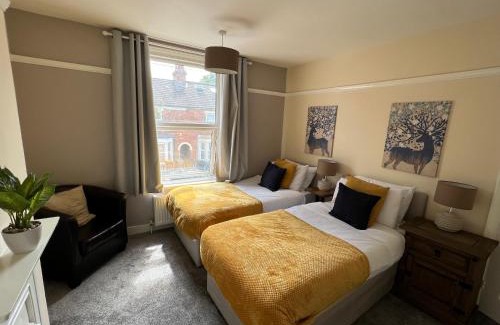 Bedford Apartment | Convenient King Bed Near Family Attractions & Pet Friendly