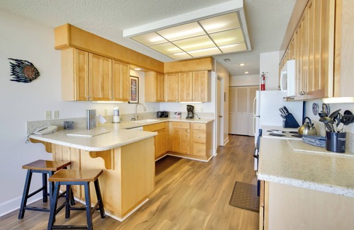 Lincoln Beach Condo | Exceptional Lincoln City Condo with Ocean Views & Pool
