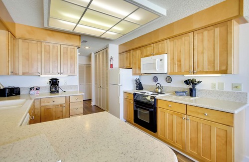 Lincoln Beach Condo | Exceptional Lincoln City Condo with Ocean Views & Pool