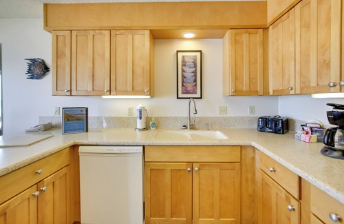 Lincoln Beach Condo | Exceptional Lincoln City Condo with Ocean Views & Pool