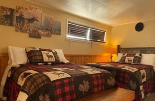 Wisdom Cabin | Cozy Retreat in Big Hole Valley with Family-Friendly Amenities