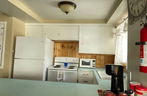 Wisdom Cabin | Cozy Retreat in Big Hole Valley with Family-Friendly Amenities