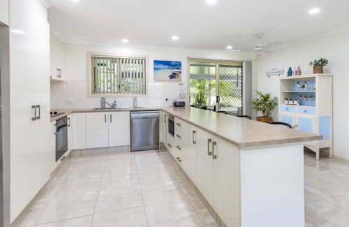 Bellara House | Family-Friendly Haven with Kitchen Amenities, Rated 9.4/10