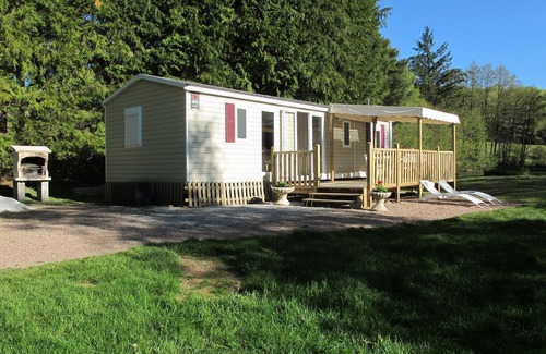Moux-en-Morvan House | Cozy Mobile Home with Terrace by Scenic Fishing Ponds
