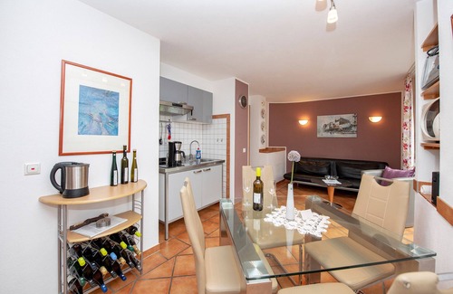 Alf Apartment | Modern Apartment Nestled Between Vineyards and Forest