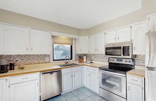 Naperville House | Comfortable Naperville Escape – Close to Downtown & Train!