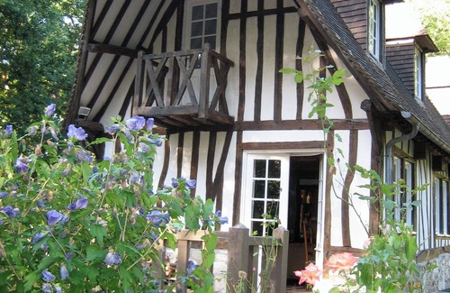 Conde-sur-Risle Cottage | Inviting Normandy Cottage with Forest and Ocean Views