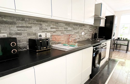 Cray Valley East Apartment | Comfortable one bedroom flat in Orpington