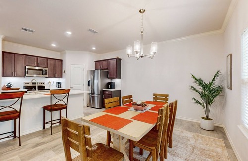 San Patricio County House | Comfortable open concept home with full kitchen, internet and W/D