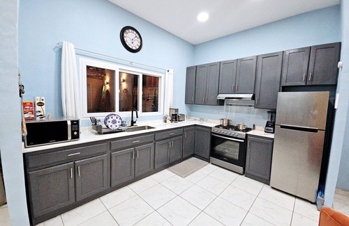 El Palmar House | Convenient Villa Makela: Your Ideal Retreat with Pool & Spa