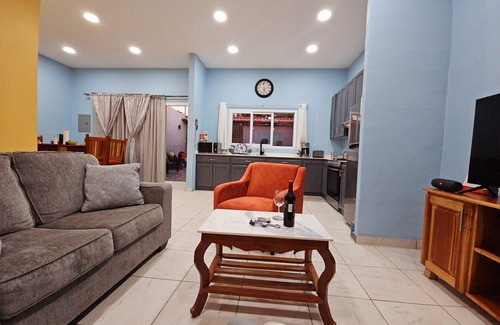 El Palmar House | Convenient Villa Makela: Your Ideal Retreat with Pool & Spa