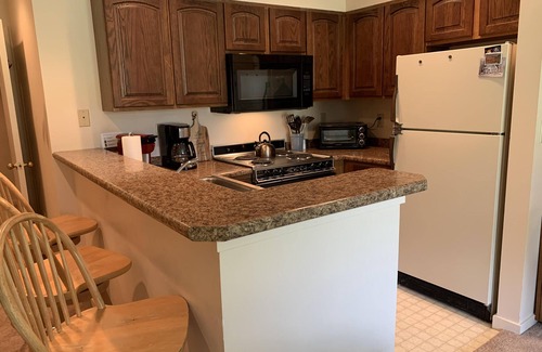 West Dover Condo | Updated Condo Retreat at Mount Snow with Pool & Spa