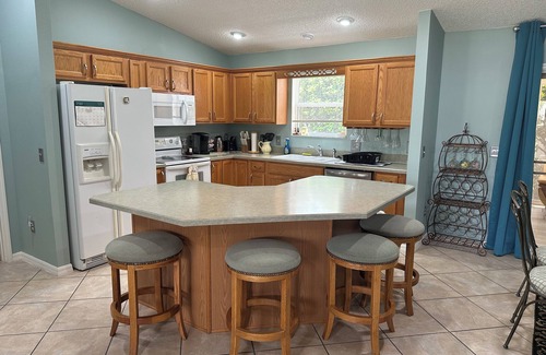 Summerfield House | Relaxing Designer 3/2 Home with Pool & Pet-Friendly Amenities