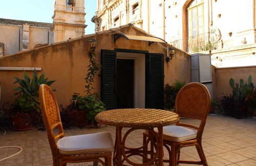 Noto Historic Centre Condo | Inviting Rooms in Baroque Noto with Family-Friendly Amenities