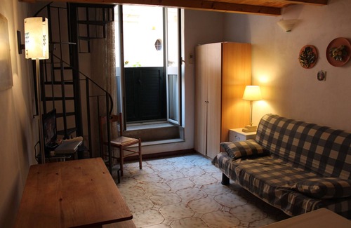 Noto Historic Centre Condo | Inviting Rooms in Baroque Noto with Family-Friendly Amenities