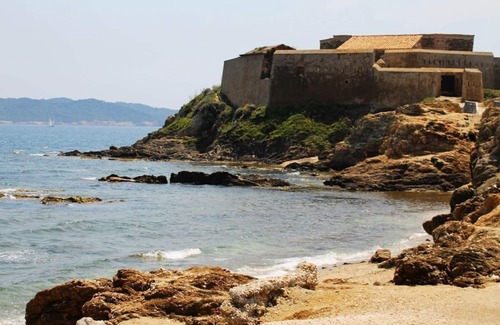 Giens Apartment | Inviting Sea View Apartment on Giens Peninsula, Hyères