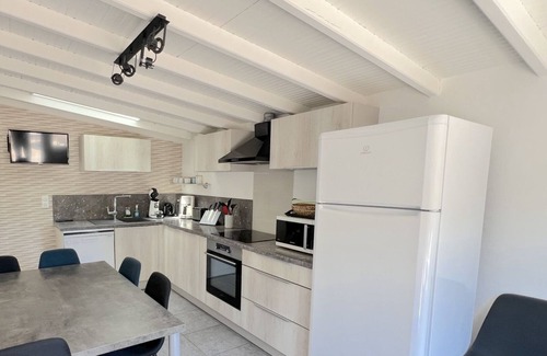 Jard-sur-Mer House | Inviting Seaside Retreat with Ocean View & Spa Amenities