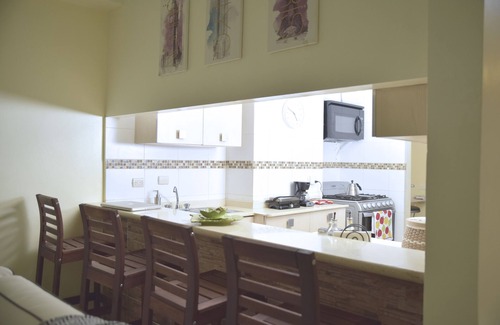 Honduras Apartment | Seaview Apartment with Pool and Spa - Guest Rated 10/10