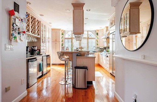Everett House | Comfortable & Spacious Luxury Home w/Chef’s Kitchen only 15 mins to Boston