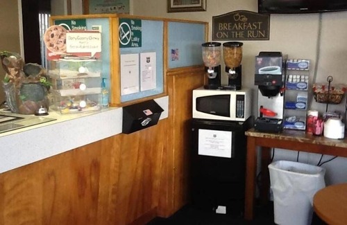 Pecos Hotel | Convenient Hotel Near West of the Pecos Museum with Breakfast