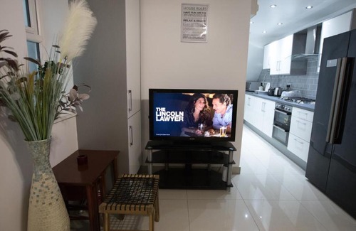 Shirley House | Cozy Getaway in Shirley, Solihull - Rated 9/10 by Guests