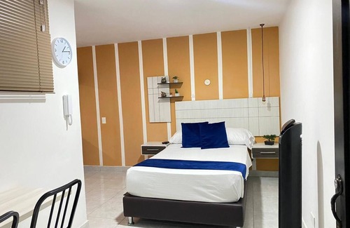 La Castellana Apartment | Comfortable studio apartment ideal for one or two people. Room. Bathroom and kitchen