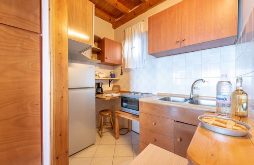 Pelekas Apartment | Cozy Studio Apartment Steps from Pelekas Beach, Ocean View