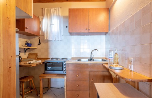 Pelekas Apartment | Cozy Studio Apartment Steps from Pelekas Beach, Ocean View